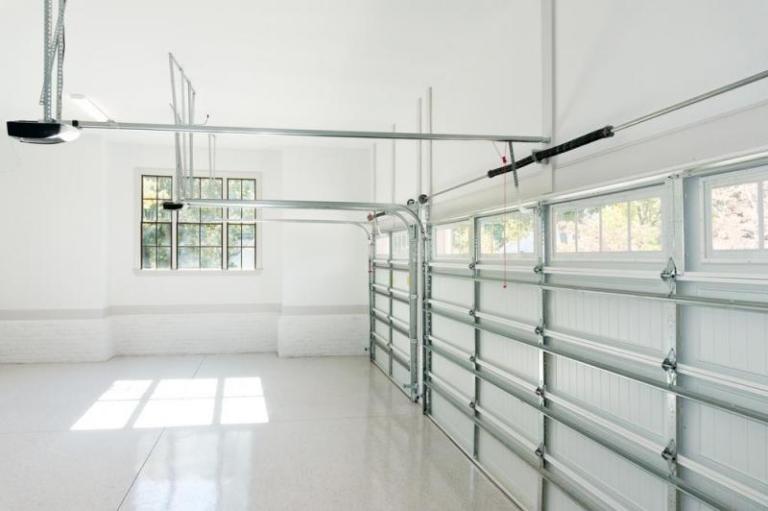 Portes de garage sur-mesure, entre design et performance